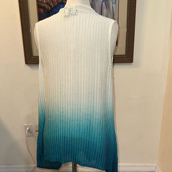 Chico’s Travelers Ombre Teal and White Netted Vest Size 2 = Large - Picture 8 of 11